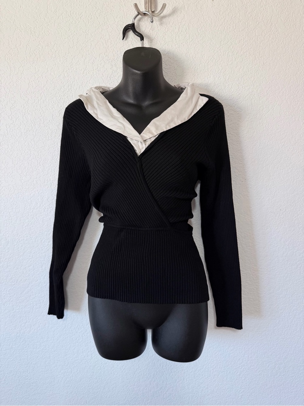 Chic 90/2000s Office Siren Alfani Black Wrap Sweater Top